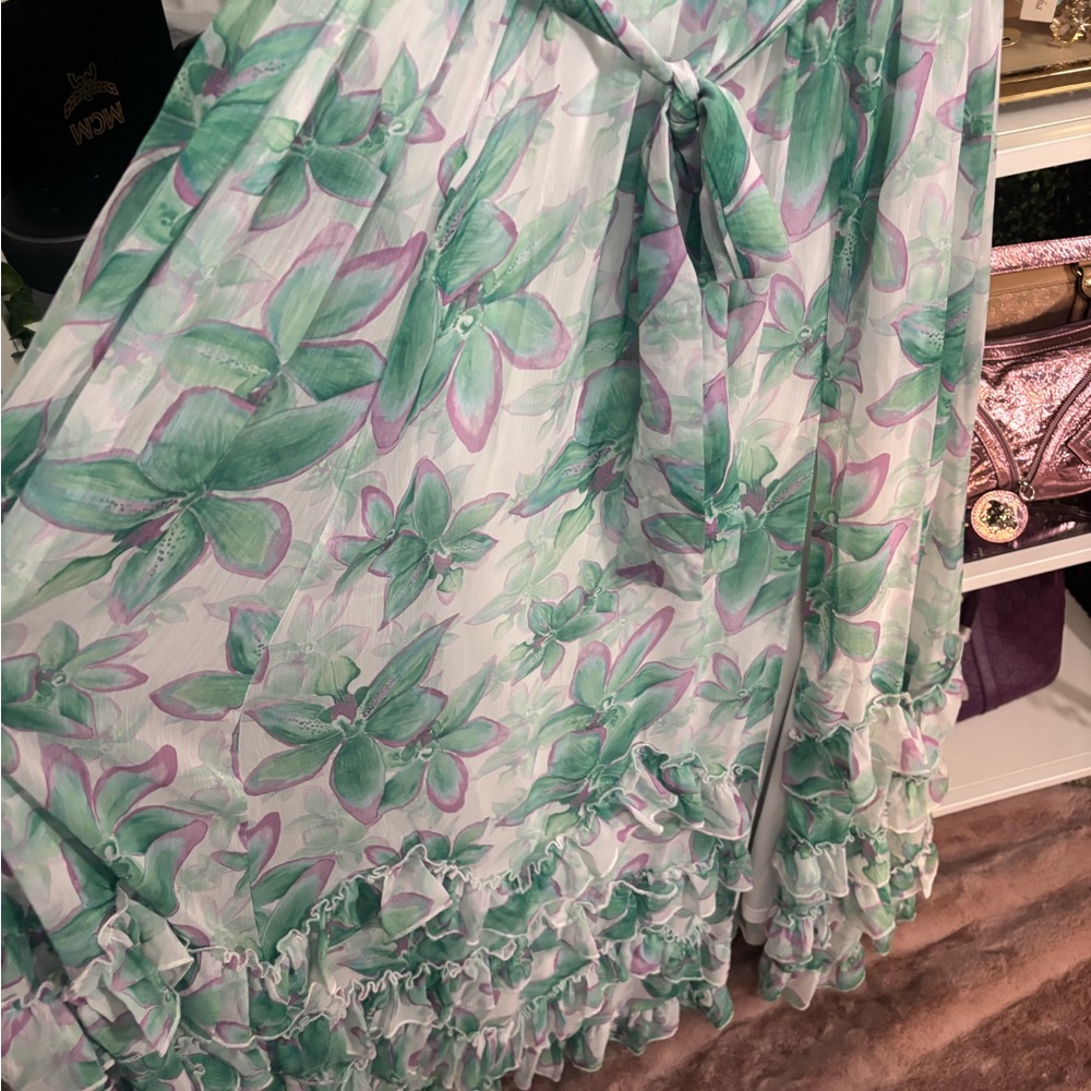 NWT Rosevelvet Floral Maxi Dress with Ruffle Hem - Picture 3 of 9